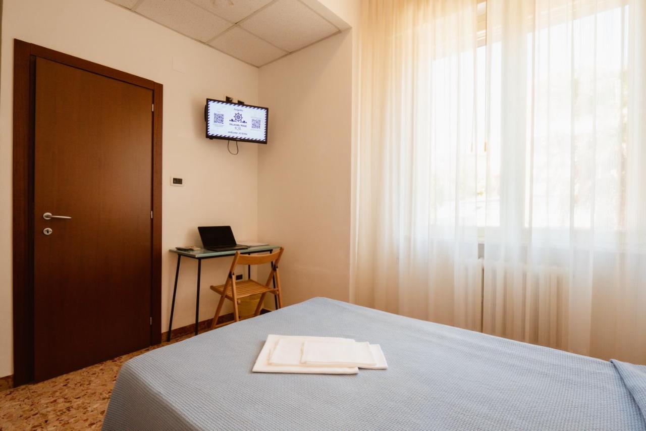 Hotel Villa Del Mare เซนีกัลเลีย ภายนอก รูปภาพ