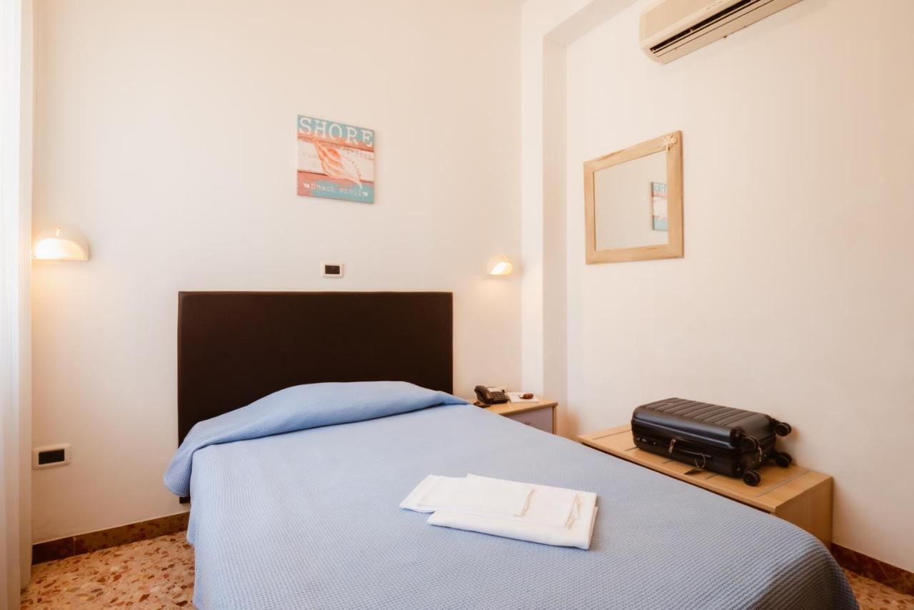Hotel Villa Del Mare เซนีกัลเลีย ภายนอก รูปภาพ