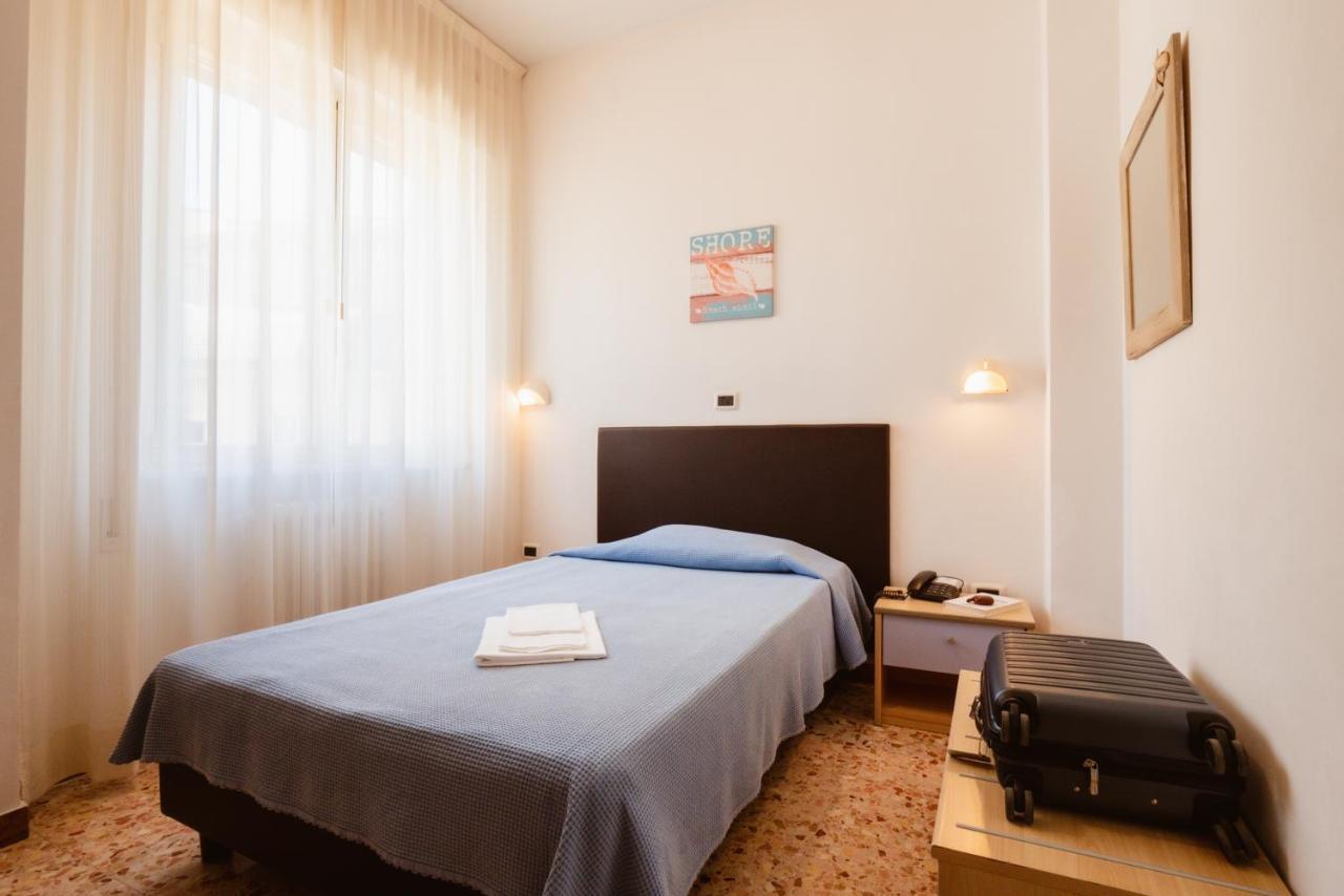 Hotel Villa Del Mare เซนีกัลเลีย ภายนอก รูปภาพ